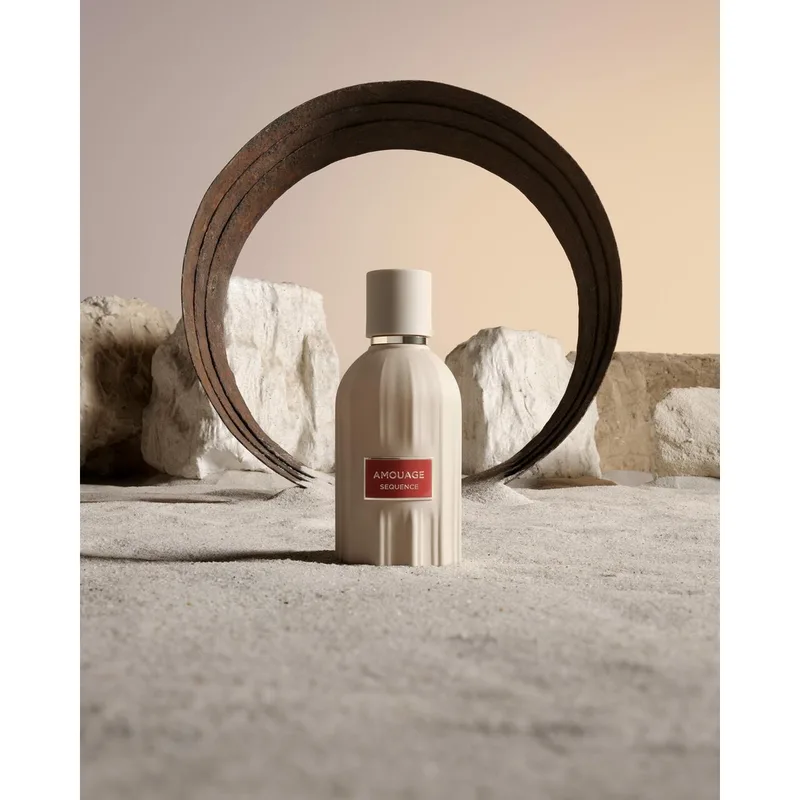 Essences Collection Sequence Parfum Spray fra Amouage – produktbillede 2 af 3