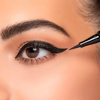 Langhoudende Intense Eyeliner - Zwart de ARTDECO – photo du produit 2 sur 2