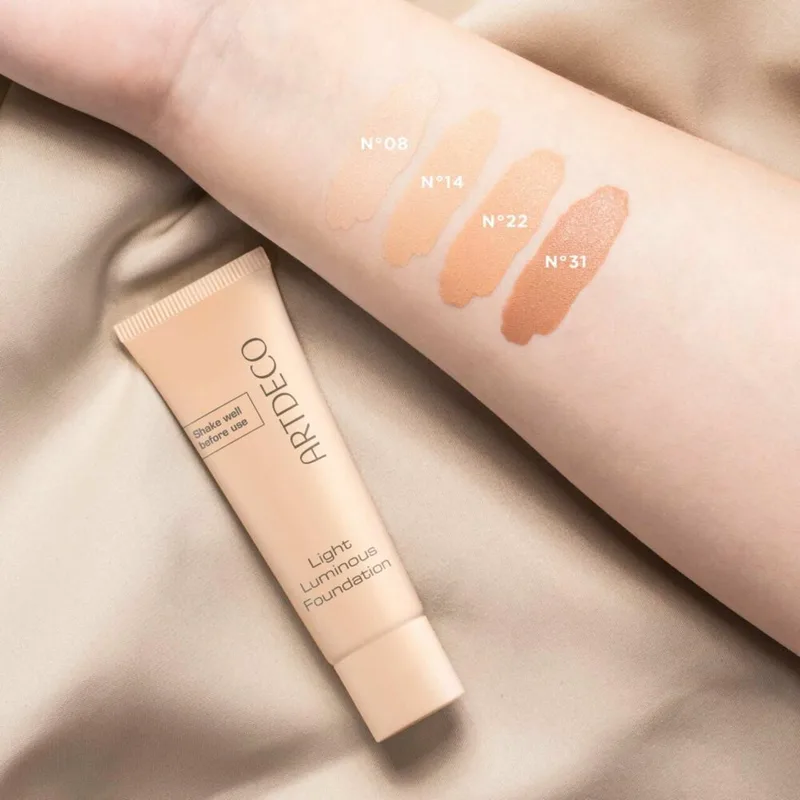 Light Luminous Foundation van ARTDECO in 14-Warm – Beige Sand – productfoto 5 van 5