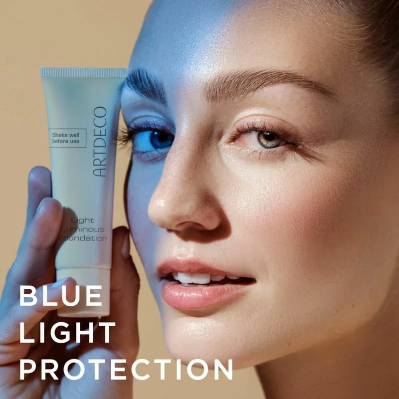Light Luminous Foundation van ARTDECO in 31-Warm – Golden Tan – productfoto 3 van 5