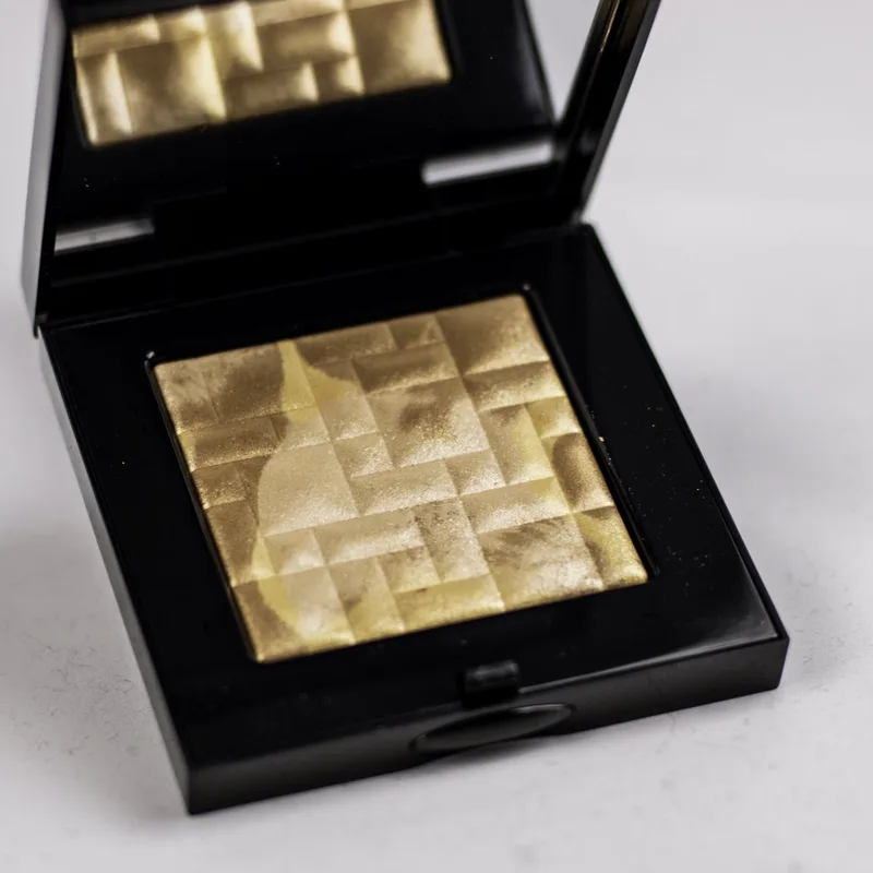 Highlighting Powder von Bobbi Brown in Moon glow – Produktfoto