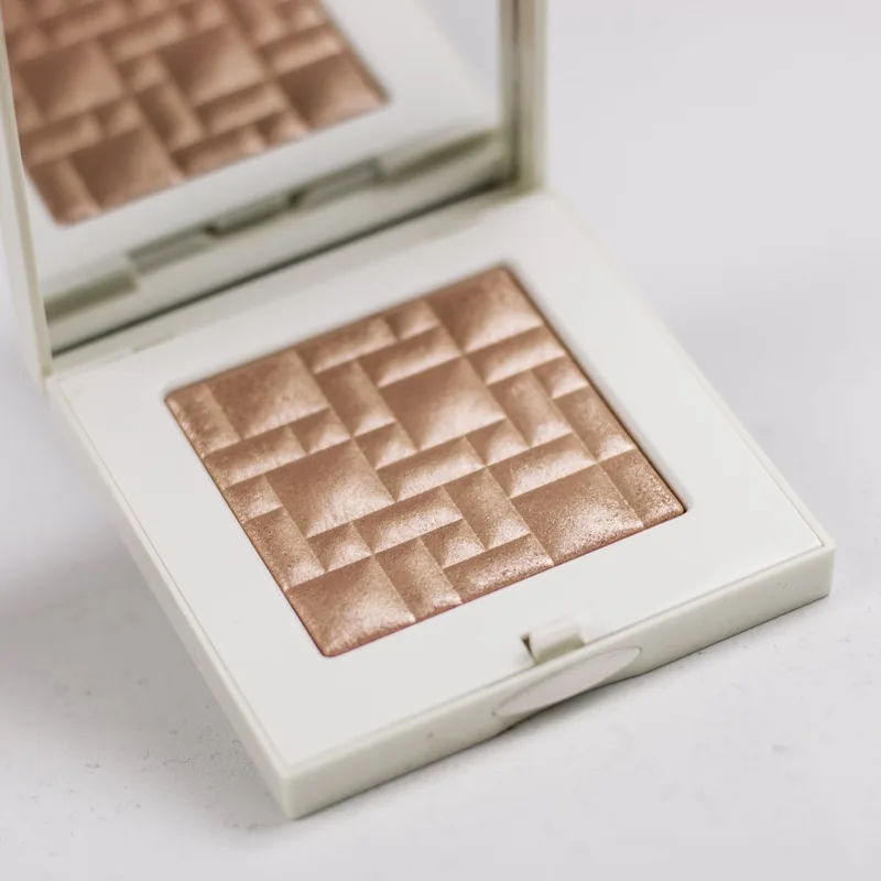 Highlighting Powder von Bobbi Brown in Opal Glow – Produktfoto