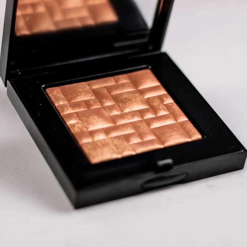 Highlighting Powder von Bobbi Brown in Sunkissed glow – Produktfoto
