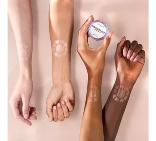 Highlighter Diamond Haze Highlighter, 3-tlg., Mit 3D-Glitzerpartikel, leicht auftragbar, für alle Hauttöne geeignet. van Catrice in Wit – productfoto 5 van 5