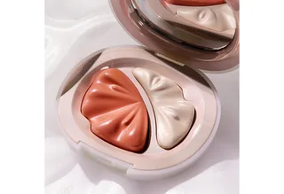 Highlighter-Palette BRIDES & BESTIES BLUSH & HIGHLIGHTER DUO, für einen strahlenden Wedding-Glow fra Catrice i Orange – produktbillede 3 af 4