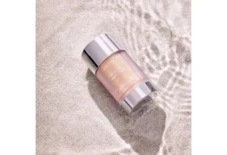 Körperöl SEASHELL STORIES Dewy Body Shimmer Stick de Catrice en Or – photo du produit 3 sur 5