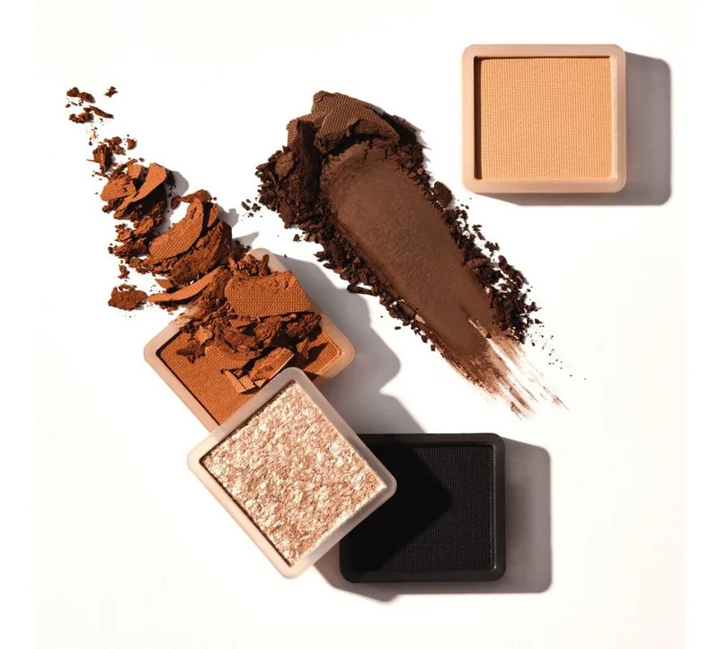 Lidschatten-Palette TINY TREASURES EYESHADOW PALETTE, Matt, schimmernd und metallisch, kompakt und reisefreundlich, vegan. fra Catrice i Brun – produktbillede 5 af 5