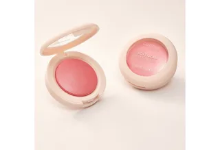 Rouge Soft Glam Baked Blush, 3-tlg., Lichtreflektierende Perlen für eine natürliche Ausstrahlung fra Catrice i Lyserød – produktbillede 5 af 5