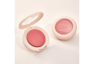 Rouge Soft Glam Baked Blush, 3-tlg., Lichtreflektierende Perlen für eine natürliche Ausstrahlung fra Catrice i Orange – produktbillede 5 af 5