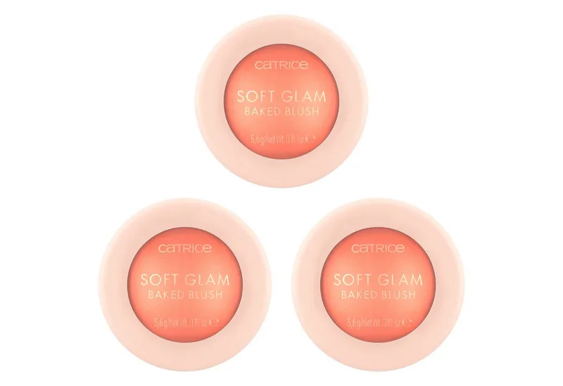 Rouge Soft Glam Baked Blush, 3-tlg., Lichtreflektierende Perlen für eine natürliche Ausstrahlung fra Catrice i Orange – produktbillede 1 af 5