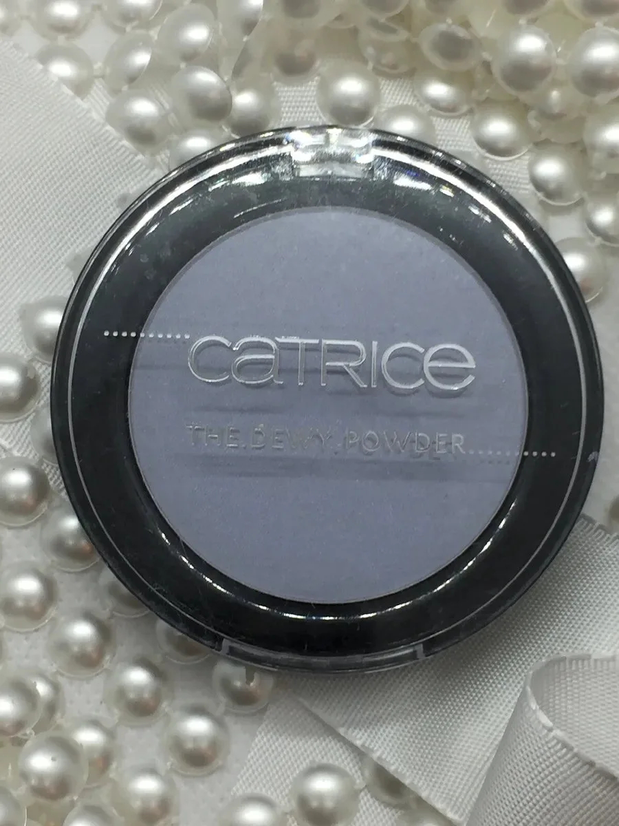 the Dewy Powder - C03 Holographic de Catrice en Lichtpaars – photo du produit