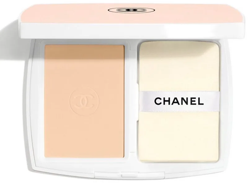 LE BLANC Foundation Compact illuminateur van Chanel in Br12 – productfoto
