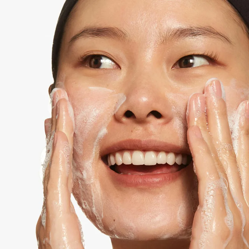 All About Clean 2 in 1 Cleansing + Exfoliating Jelly Anti Pollution Reinigingsgel fra Clinique i 150 ml – produktbillede 3 af 4