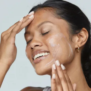 UltraCalming Cleanser - Zachte gel/crème Reiniging van Dermalogica in 250 ml – productfoto 2 van 4