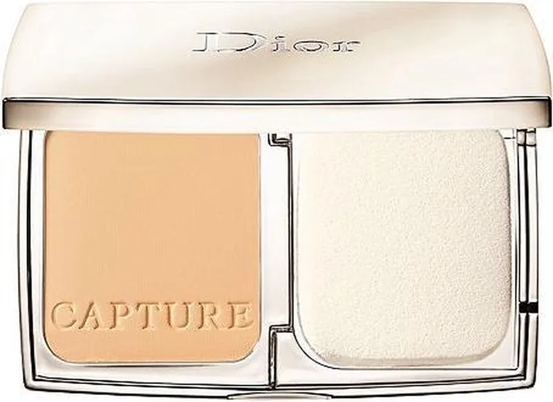 Capture Totale - Triple Correcting Powder Foundation 030 Medium Beige van Dior in 030 Medium Beige – productfoto