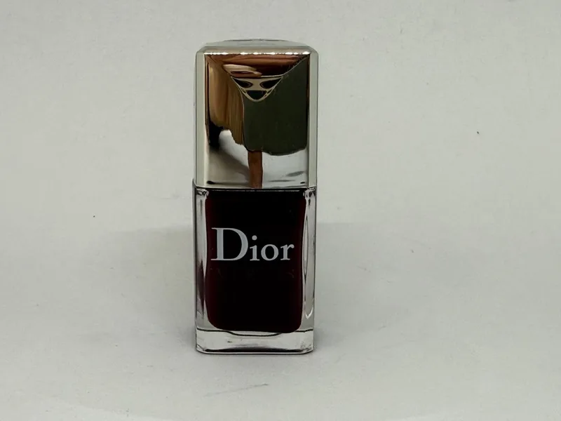 Nagellak 943 Rouge Garçonne 10ml von Dior in Bordeaux – Produktfoto