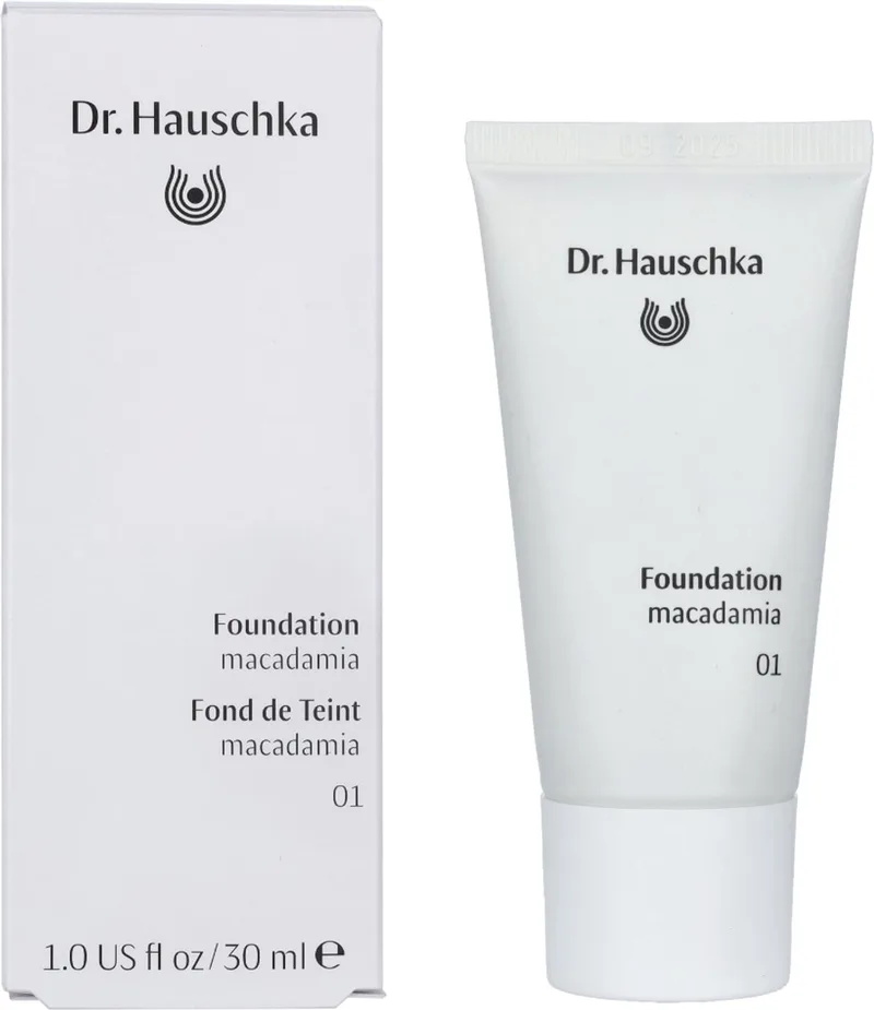 Foundation 30 ml - #01 Macadamia von Dr. Hauschka in #01 Macadamia – Produktfoto