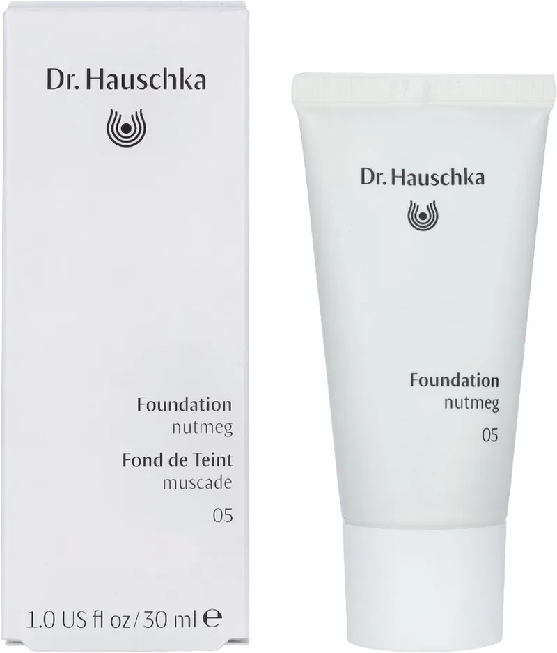 Foundation 30 ml - #05 Nutmeg von Dr. Hauschka in #05 Nutmeg – Produktfoto