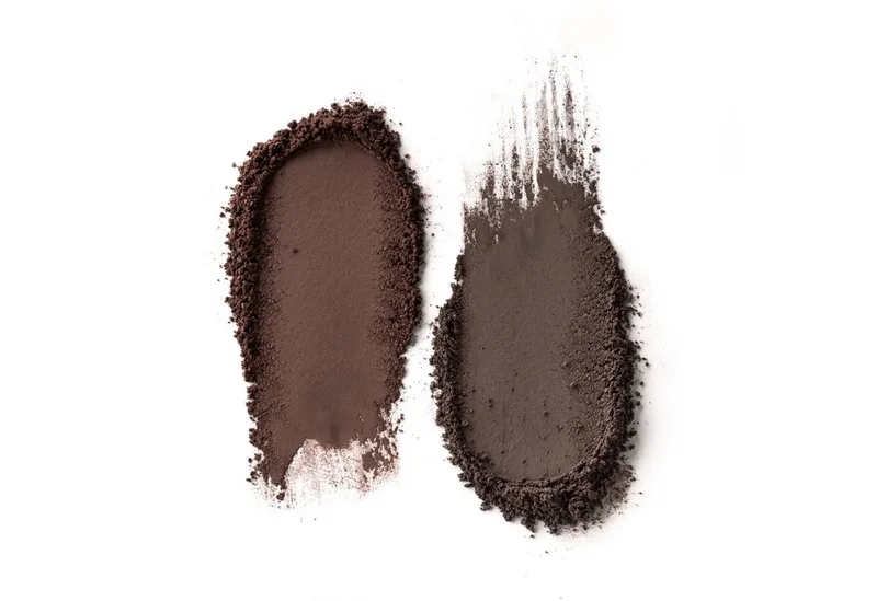 Augenbrauen-Puder BROW POWDER DUO SET, 3-tlg., natürliche Definition der Augenbrauen, präzise Anwendung, verblendbar. de essence en Marron – photo du produit 5 sur 5