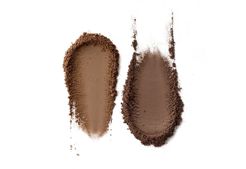 Augenbrauen-Puder BROW POWDER DUO SET, 3-tlg., natürliche Definition der Augenbrauen, präzise Anwendung, verblendbar. de essence en Marron – photo du produit 5 sur 5