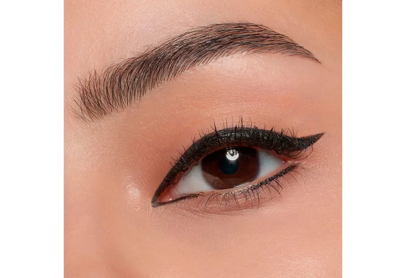 Eyeliner eyeliner pen extra long-lasting, 5-tlg., mit feiner Pinselspitze von essence in Schwarz – Produktfoto 3 von 4