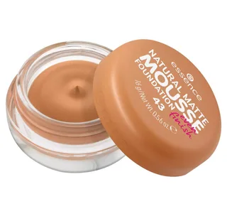 Foundation Natural Matte Mousse Foundation 43 fra essence – produktbillede 3 af 3