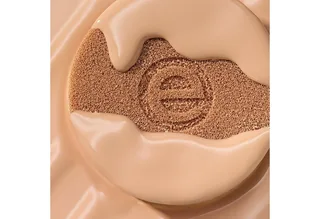 Foundation silky CUSHION FOUNDATION, 3-tlg. fra essence i Beige – produktbillede 4 af 4