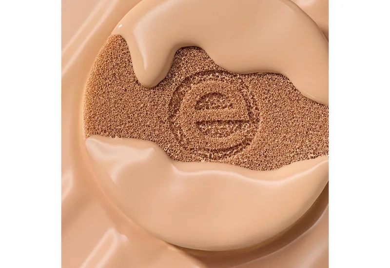 Foundation silky CUSHION FOUNDATION, 3-tlg. fra essence i Beige – produktbillede 4 af 4
