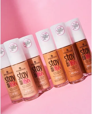 Foundation STAY ALL DAY 16H LONG LASTING FOUNDATION, 3-tlg., mit wasserfester Textur für ein ebenmäßiges, mattes Finish fra essence i Brun – produktbillede 4 af 5