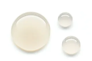 Gesichtsserum HELLO, GOOD STUFF! GLOW-C SERUM Set, 3-tlg., Zieht schnell ein, mit Vitamin C, E und Orangenextrakt, vegan. von essence in Gelb – Produktfoto 4 von 5