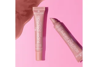 Lippenstift-Set the super peptide glossy lip treatment + pouch set, 2-tlg. fra essence i Brun – produktbillede 3 af 5