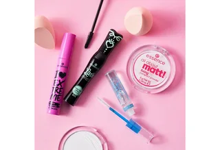 Mascara I LOVE EXTREME crazy volume mascara, 3-tlg., mit cremiger Textur fra essence i Sort – produktbillede 5 af 5