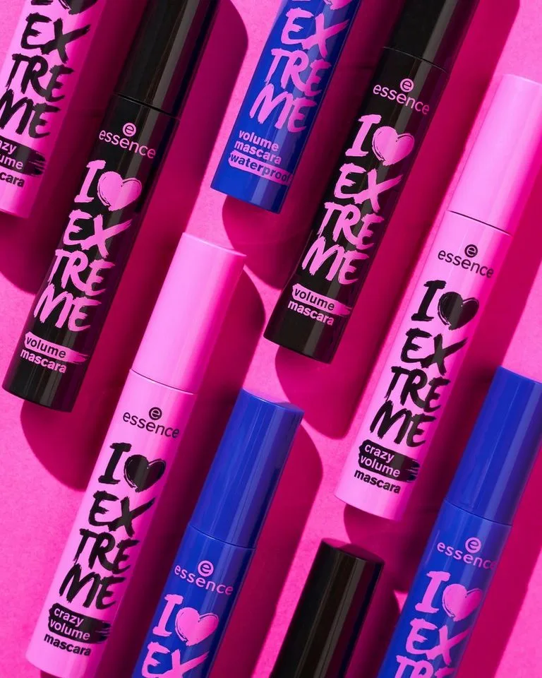Mascara I LOVE EXTREME crazy volume mascara, 3-tlg., mit cremiger Textur fra essence i Sort – produktbillede 4 af 5