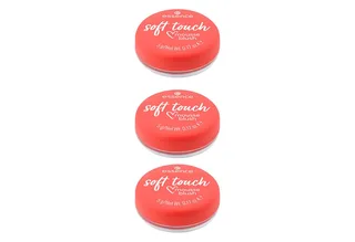 Rouge soft touch mousse blush, 3-tlg., Ebenmäßiger und matter Look, zartes Puder-Finish, variable Deckkraft. von essence in Rot – Produktfoto 2 von 5