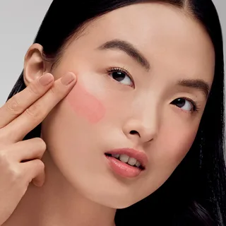 Futurist Blushmaker | Blush 10ml fra Estée Lauder i Stolen glance – produktbillede 2 af 4