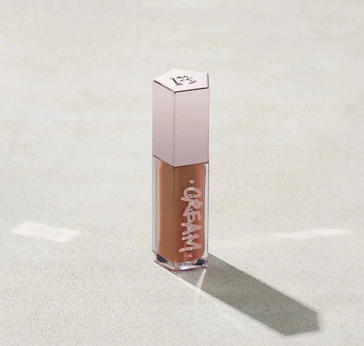Gloss Bomb Cream Lip Cream Honey Waffles 03 – Romige Lipgloss met Intense Kleur & Glans – 9ML von Fenty Beauty in Honey Waffle – Produktfoto