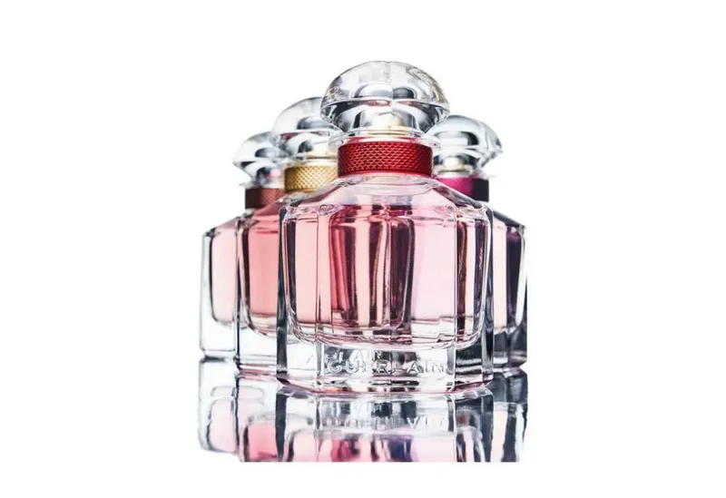 Duft-Set Mon Guerlain EdP 100 ml inkl. KissKiss 501 Electric Gold 3,5 g, 2-tlg., Exklusives Beauty-Duo aus Eau de Parfum & Lippenstift by Guerlain – product photo 4 of 5