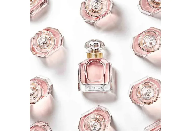 Duft-Set Mon Guerlain EdP 100 ml inkl. KissKiss 501 Electric Gold 3,5 g, 2-tlg., Exklusives Beauty-Duo aus Eau de Parfum & Lippenstift by Guerlain – product photo 3 of 5