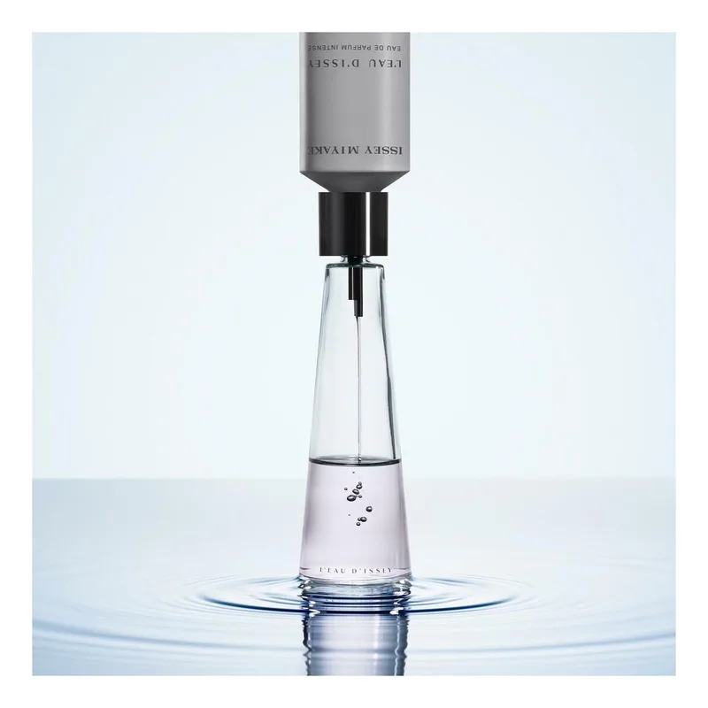 L'Eau d'Issey Eau de parfum intense Navulbaar von Issey Miyake in 50 ml – Produktfoto 3 von 5