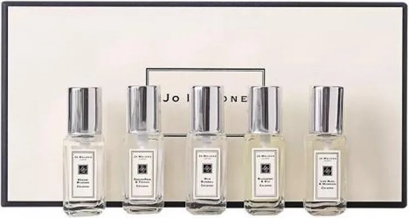 JO MALONE 5 PCS MINI SET: LIME BASIL MANDARIN 9 ML COLOGNE + ENGLISH PEAR & FREESIA 9 ML COLOGNE + PEONY & BLUSH SUEDE 9ML COLOGNE, WILD BLUEBLELL 9 ML COLOGNE, WOOD SAGE & SEA SALT 9 ML COLOGNE van Jo Malone London in 9 ml – productfoto