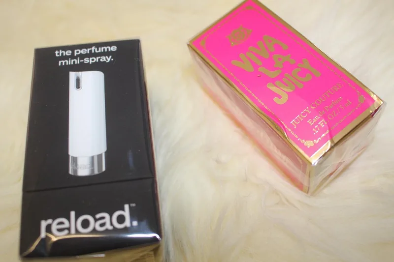 Viva La Juicy eau de parfum refill + Reload hervulbare herbuikbare Tasspray Wit - handig voor onderweg - 2 in 1 fra Juicy Couture i 5 ml – produktbillede
