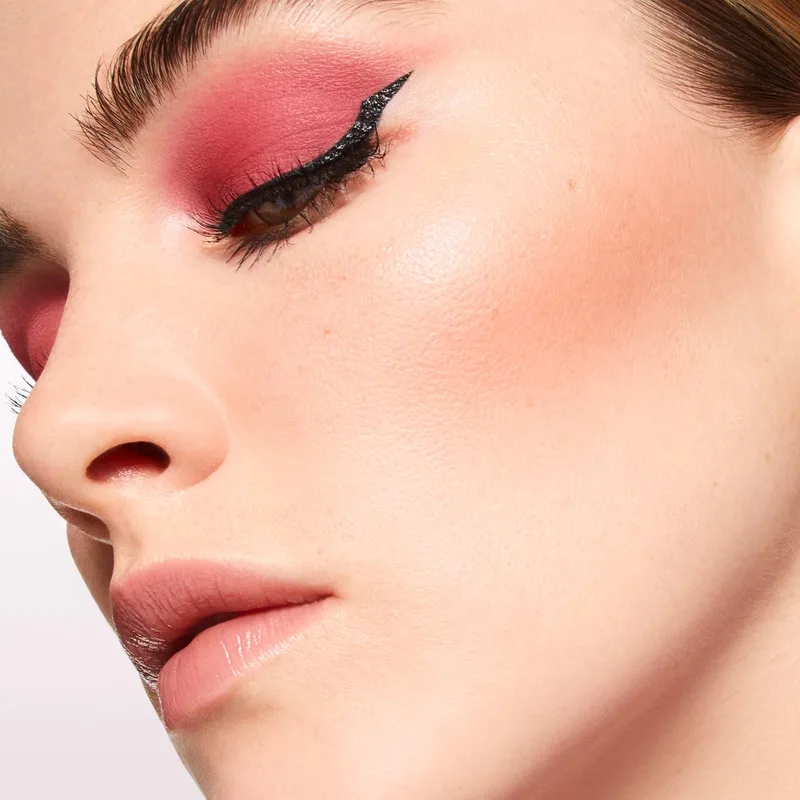 Idôle Tint Oogschaduw - Ultra Precies - Vloeibare Oogschaduw, Eyeliner & Blush - Glanzende Finish - 07 Earth Red fra Lancôme i 7 earth red – produktbillede 1 af 3
