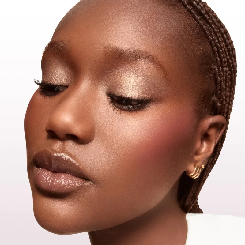 Idôle Tint Oogschaduw - Ultra Precies - Vloeibare Oogschaduw, Eyeliner & Blush - Glanzende Finish - 02 Desert Sand fra Lancôme i 2 desert sand – produktbillede 1 af 3
