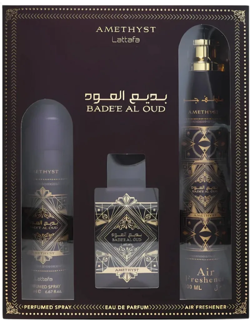 Badee Al Oud Amethyst Gift Set – Eau de Parfum 100 ml + Perfumed Spray 200 ml + Air Freshener 300 ml von Lattafa – Produktfoto