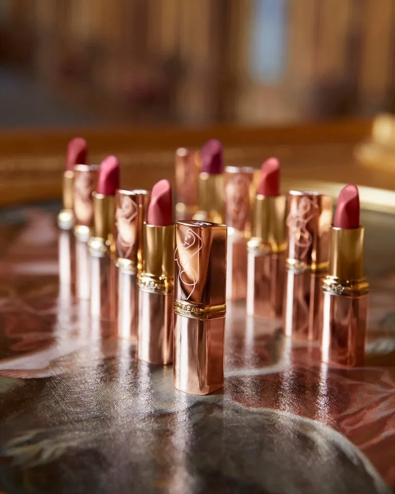 Color Riche Les Nus Lippenstift de L'Oréal Paris en Donkerrood, 4.5 g – photo du produit 4 sur 5