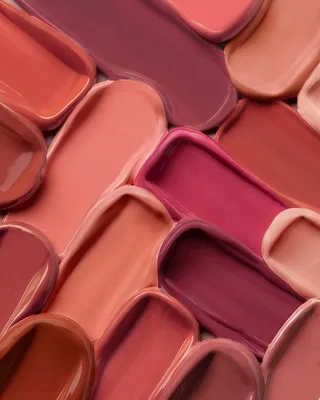 Color Riche Les Nus Lippenstift de L'Oréal Paris en Donkerrood, 4.5 g – photo du produit 5 sur 5