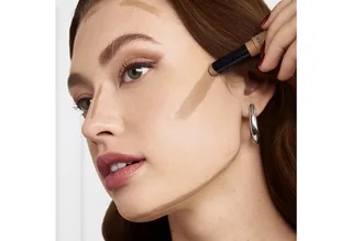 Contouring-Stick INFAILLIBLE 24H FACE SCULPTOR CONTOURING STICK, sorgt auch unterwegs für besonders schnelle Touch-ups de L'Oréal Paris en Beige – photo du produit 4 sur 4