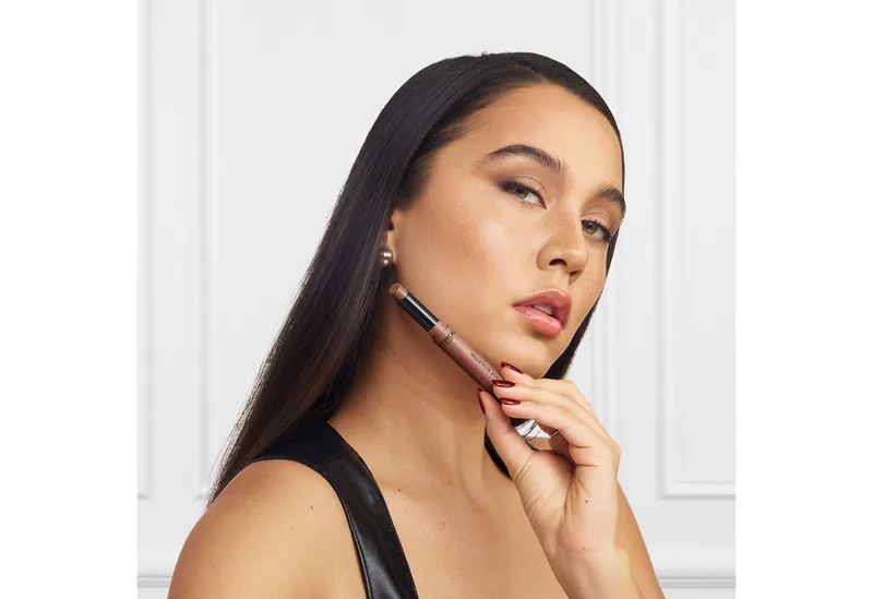Contouring-Stick INFAILLIBLE 24H FACE SCULPTOR CONTOURING STICK, sorgt auch unterwegs für besonders schnelle Touch-ups fra L'Oréal Paris i Beige – produktbillede 3 af 3