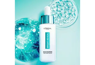 Gesichtsserum BRIGHT REVEAL DARK SPOT NIACINAMID SERUM, hilft Pigment-Sonnen- und Altersflecken sowie Aknemale zu mildern von L'Oréal Paris in Weiß – Produktfoto 4 von 5