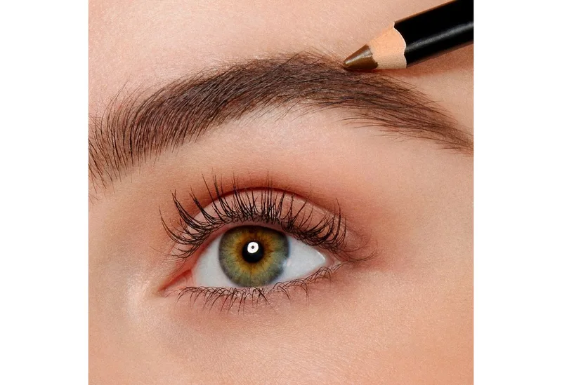 Infaillible Brows 12H Brow Definer Wenkbrauwpotlood fra L'Oréal Paris i Brun, 1 st – produktbillede 2 af 4